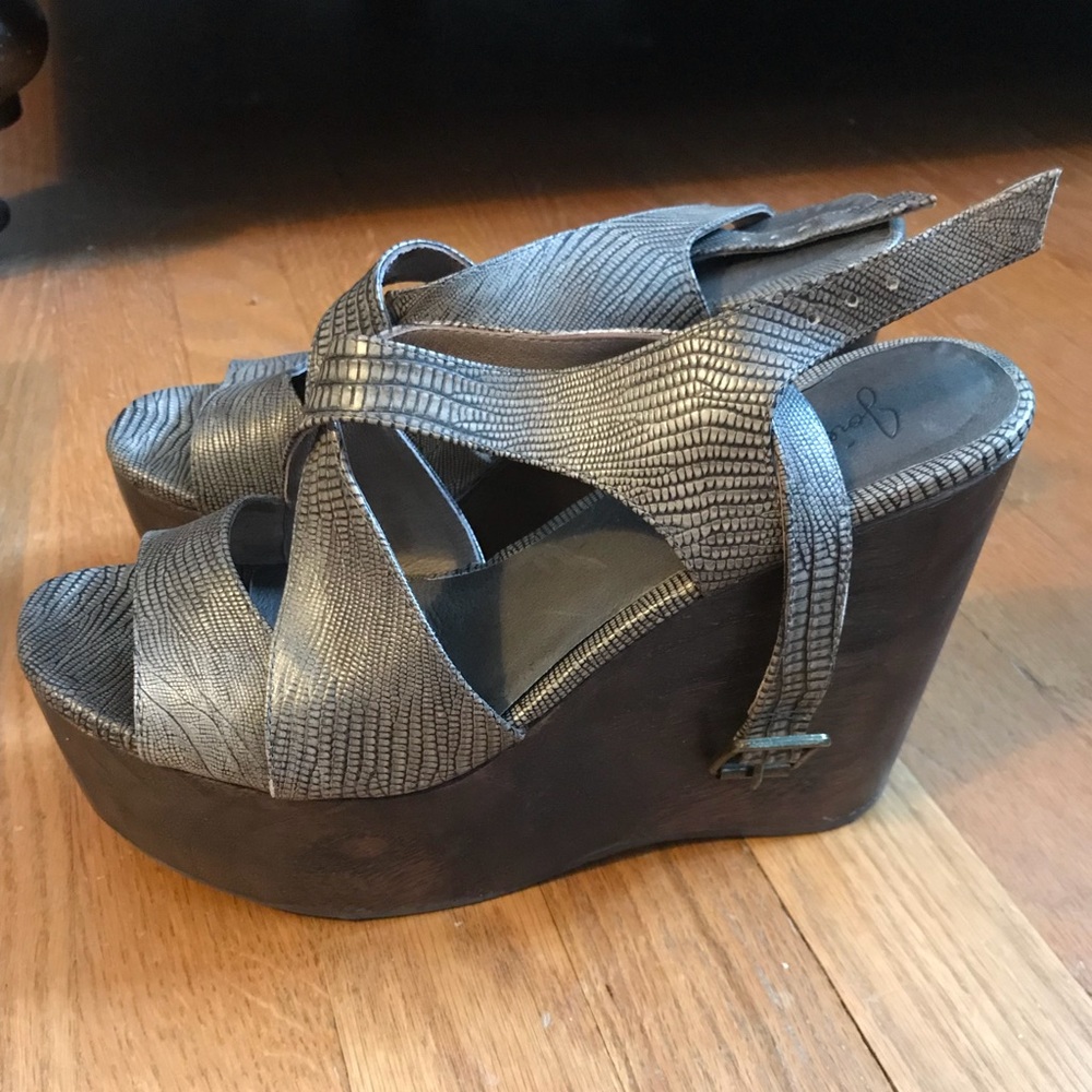 Joie wedges